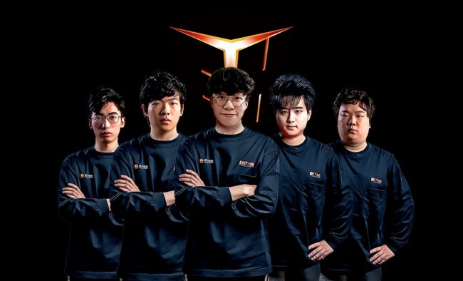 与裁判进行 与裁判进行