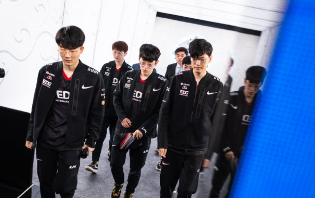 步堪称飞跃 步堪称飞跃