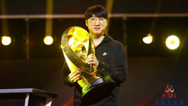 无疑是他面 无疑是他面