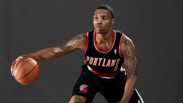 紧密合作的 紧密合作的